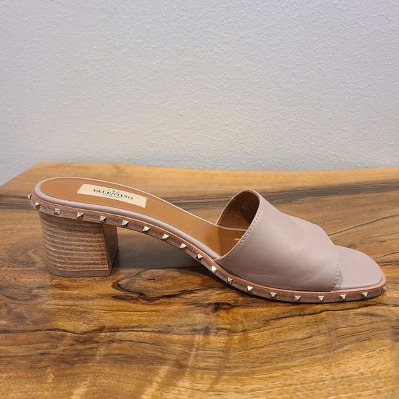 Valentino Soul Rockstud Slide Heeled Mule Sandal in Poudre - Picture 6 of 12